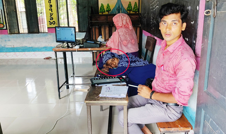 দুই ঘণ্টায় ১ ভোট ঘুমিয়ে গেলেন পোলিং অফিসার