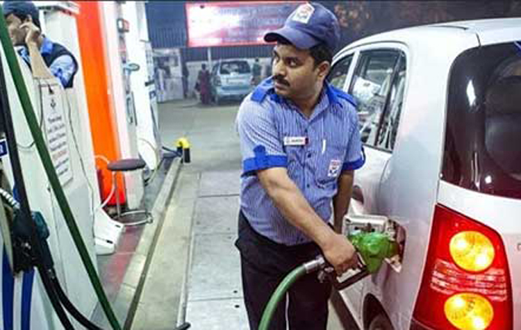 এ সপ্তাহেই বাড়ছে জ্বালানি তেলের দাম, দৈনিক লোকসান ৯০ কোটি