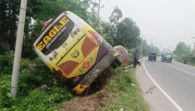 একাধিক প্রত্যক্ষদর্শীর বর্ণনা, বাসে গণধর্ষণের শিকার নারী কি ডাকাদলের পূর্ব পরিচিত?
