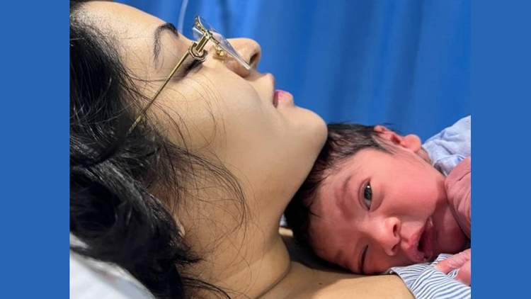 ছেলের ছবি প্রকাশ করে নাম জানালেন পরীমণি