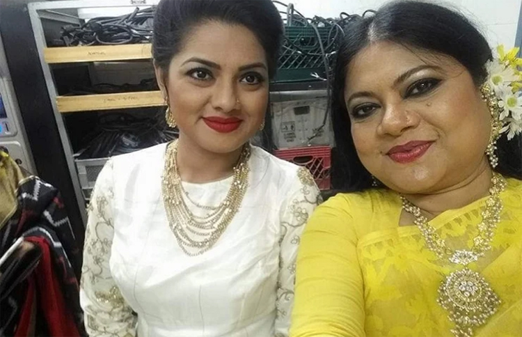 তিশা কি কনক চাঁপার মেয়ে, কী বললেন গায়িকা?