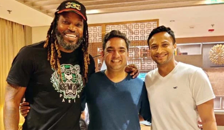 ভারতীয় এজেন্ট রুদ্রদীপ ব্যানার্জির সঙ্গে ক্রিস গেইল ও সাকিব আল হাসান