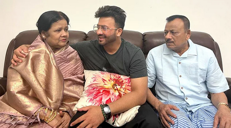 শাকিবের পছন্দের টমেটো দিয়ে টেংরা মাছ রান্না করলেন মা