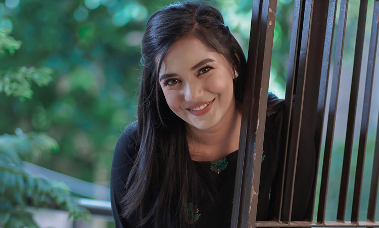 শাকিবের নায়িকা হতে আপত্তি নেই মাহির