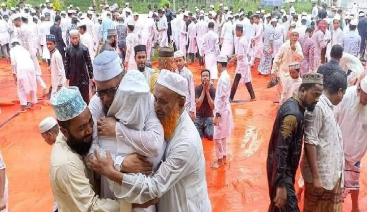 বৃষ্টির জন্য বিশেষ মোনাজাত শেষ না হতেই অঝোরে বৃষ্টি  