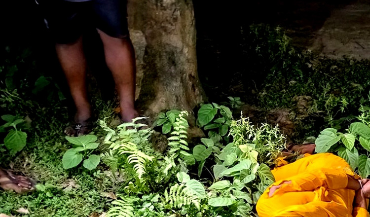 সংঘবদ্ধ ধর্ষণের পর কিশোরীকে হাত-পা বেঁধে রাস্তার পাশে ফেলে যান অভিযুক্তরা।