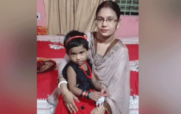চার বছরের মেয়েকে শ্বাসরোধে হত্যার পর থানায় মা