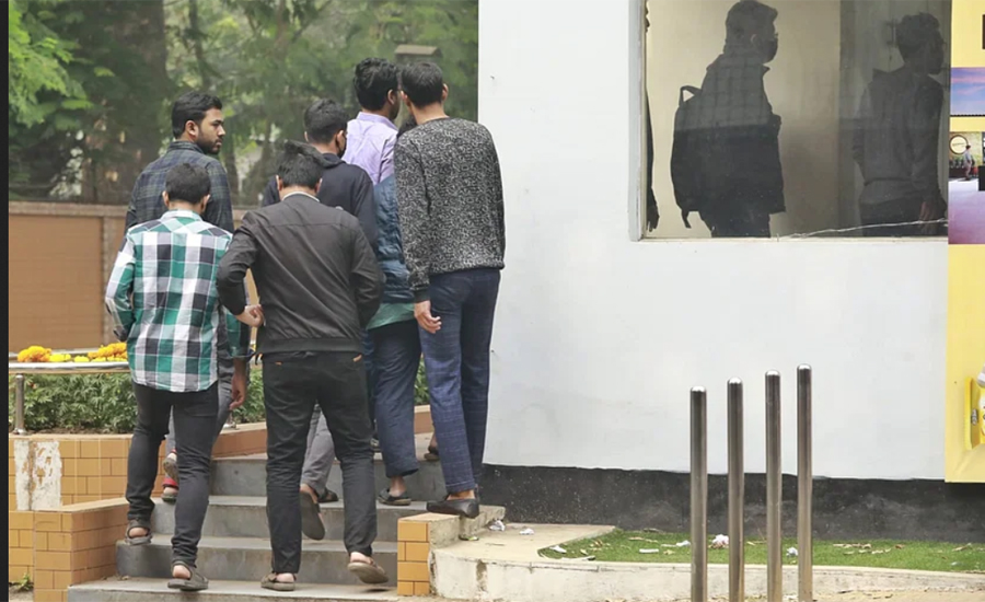 ফারদিনের ‘আত্মহত্যার প্রমাণ’ দেখতে ডিবি কার্যালয়ে বুয়েট শিক্ষার্থীরা