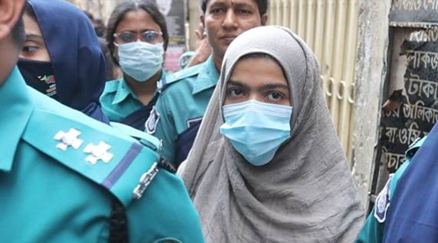 'আমার নির্দোষ মেয়েটা ফেঁসে গেল'