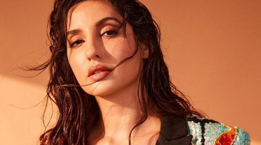 হাই স্কুলের অডিটোরিয়াম থেকে  বলিউড