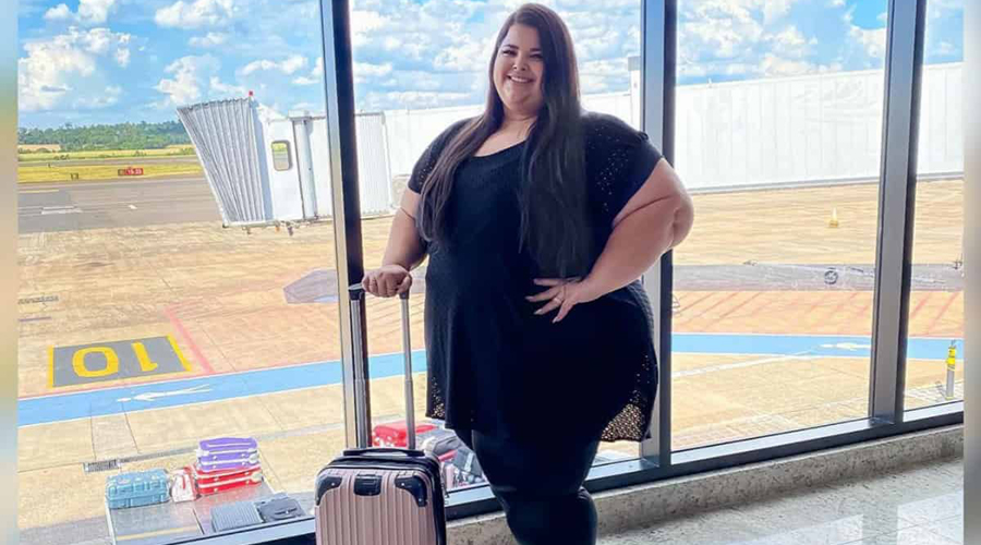 'মোটা' নারীকে প্লেনে উঠতে বাধা!