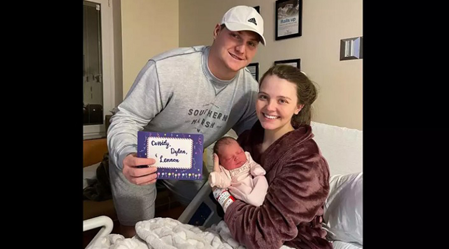  বাবা-মা ও সন্তানের জন্ম একই দিনে