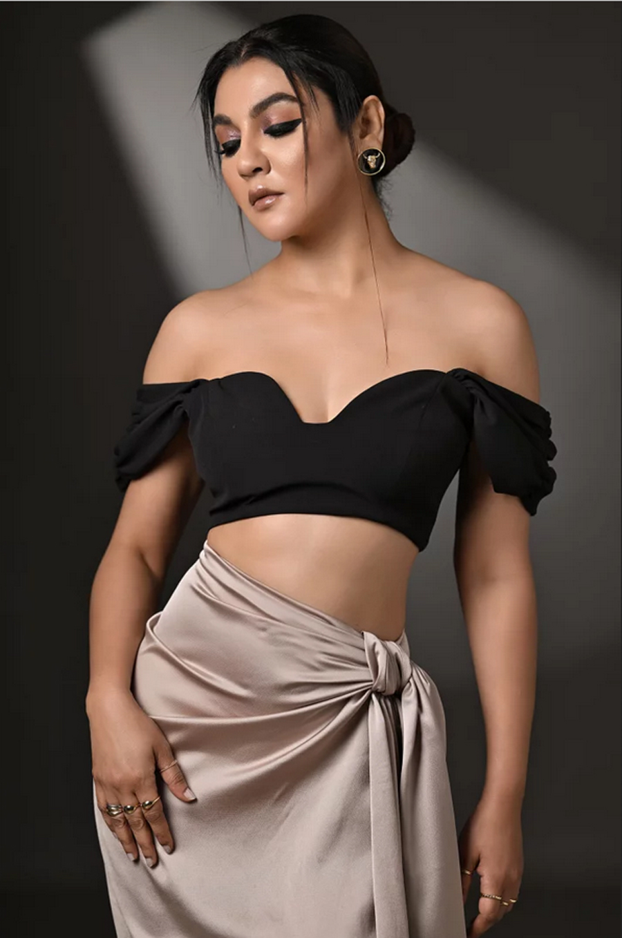 নতুন লুকে উত্তাপ ছড়ালেন জয়া