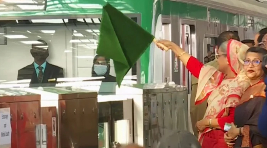 মেট্রোরেলে মাত্র ১০ মিনিটে দিয়াবাড়ি থেকে আগারগাঁও গেলেন প্রধানমন্ত্রী