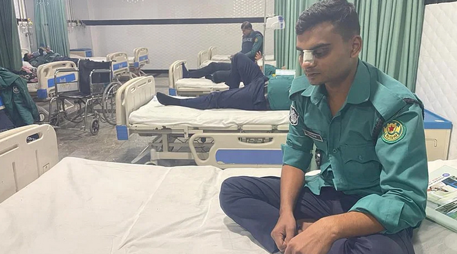 জামায়াতের সঙ্গে সংঘর্ষে ১০ পুলিশ আহত