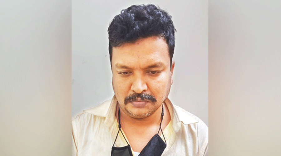 প্রতারণার টাকায় মিরপুরে চার বাড়ি