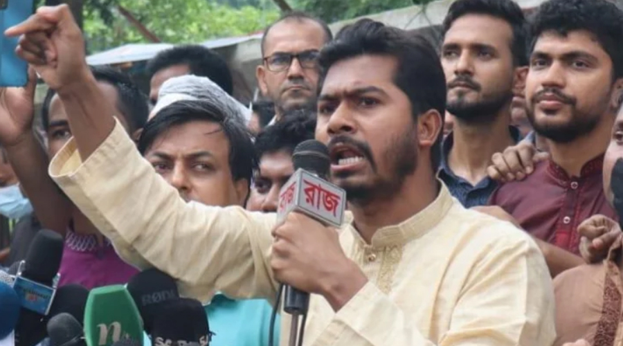 দুবাই থেকে লাইভে ‘অসত্য তথ্য’ দিয়ে ফেঁসে যাচ্ছেন নুর?