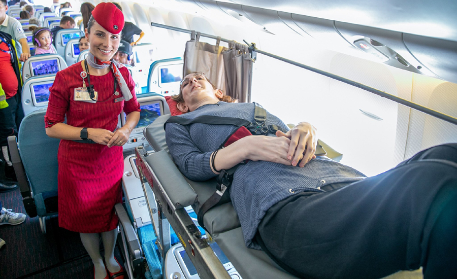 ‘বিশ্বের সবচেয়ে লম্বা মহিলা’, ৬ জনের সিট সরিয়ে ১ জনের বসার ব্যবস্থা করলো বিমান সংস্থা