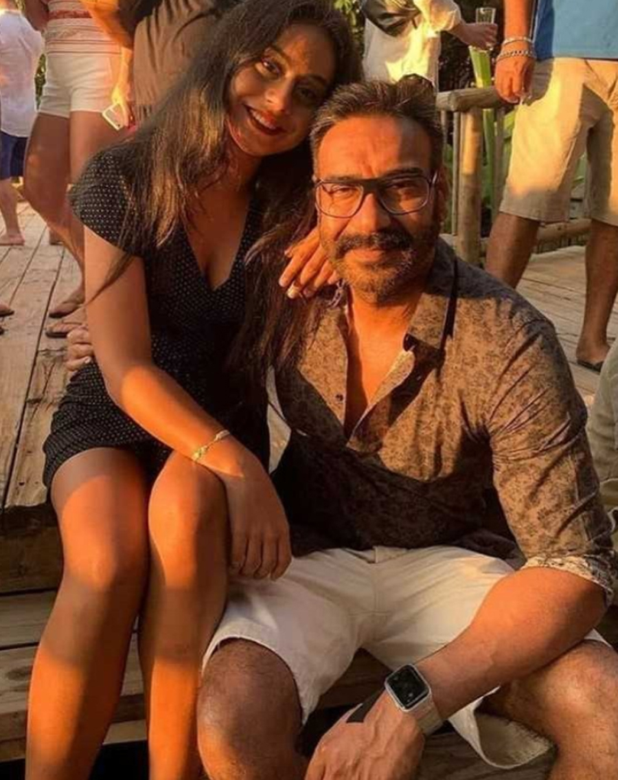 ‘গরম জল আর ওটস খেয়েই ও সুন্দরী হয়েছে’! নাইসার প্লাস্টিক সার্জারির কথা উড়িয়ে অদ্ভুত দাবি করলেন কাজল