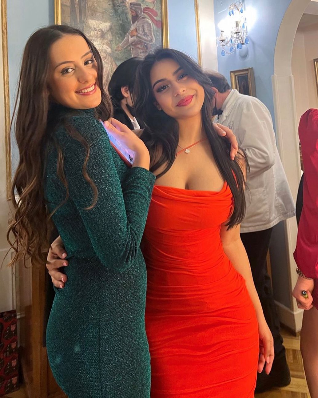 ‘গরম জল আর ওটস খেয়েই ও সুন্দরী হয়েছে’! নাইসার প্লাস্টিক সার্জারির কথা উড়িয়ে অদ্ভুত দাবি করলেন কাজল