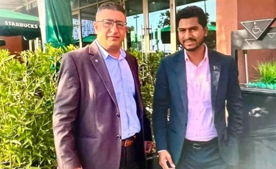 ইসরায়েলি এজেন্ট মেন্দি সাফাদি এর সঙ্গে ডাকসুর সাবেক ভিপি নুর। ছবি: সংগৃহীত