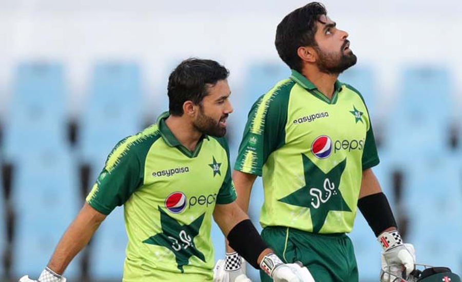 আফ্রিদির ‘হুঙ্কার’, বাবর-রিজওয়ানকে অবসর নেওয়ার পরামর্শ!