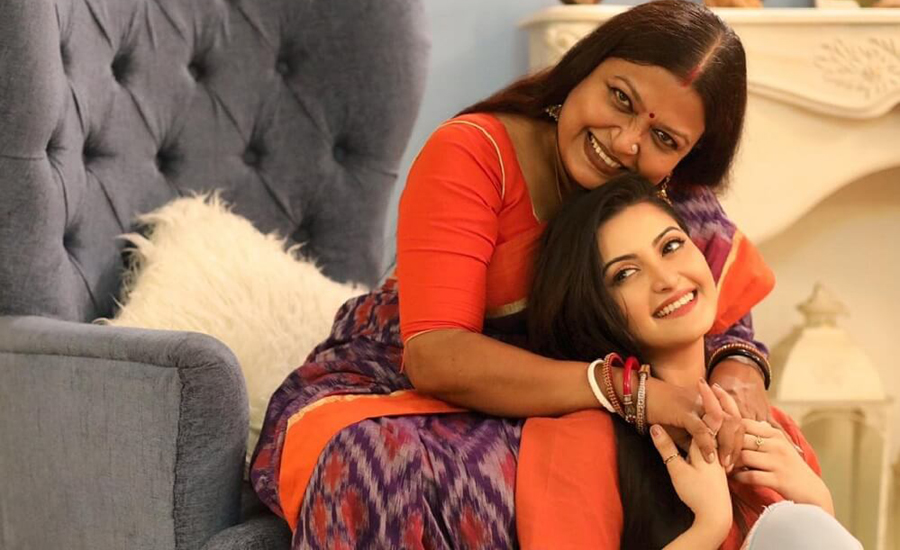 পরীমণির স্ট্যাটাসে চয়নিকার মন্তব্য ভাইরাল!