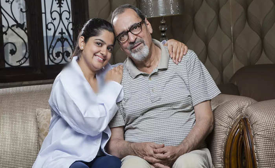 স্ত্রীর সঙ্গে সুখের বিবাহিত জীবন, ৫২ বছর বয়সে ৩৫-এর এক মহিলার প্রেমে পড়ি, কাউকে ছাড়তে পারব না