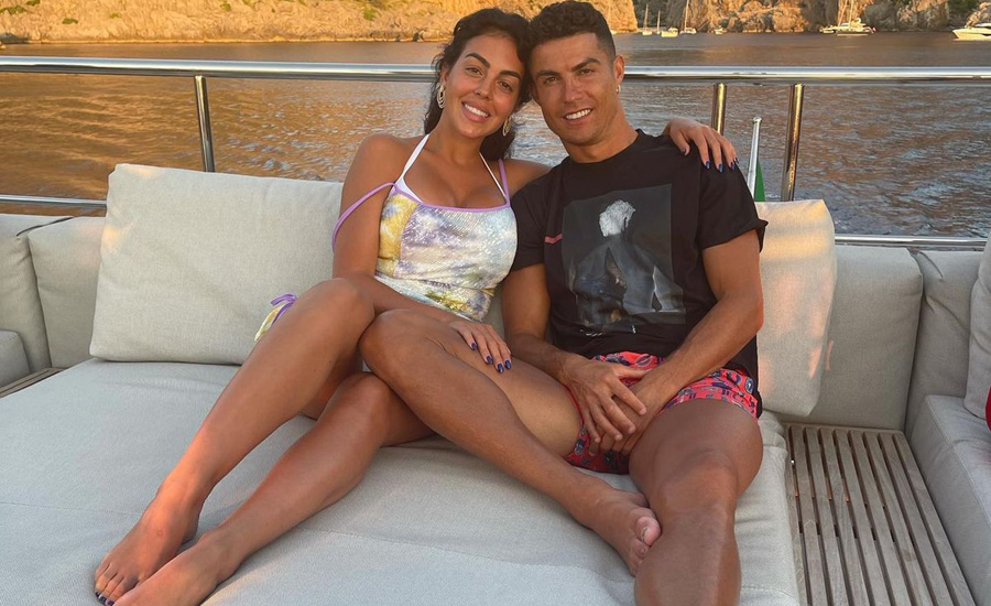 স্পর্শকাতর আইন ভঙ্গ করছেন রোনালদো- জর্জিনা, নিশ্চুপ সৌদি কর্তৃপক্ষ!