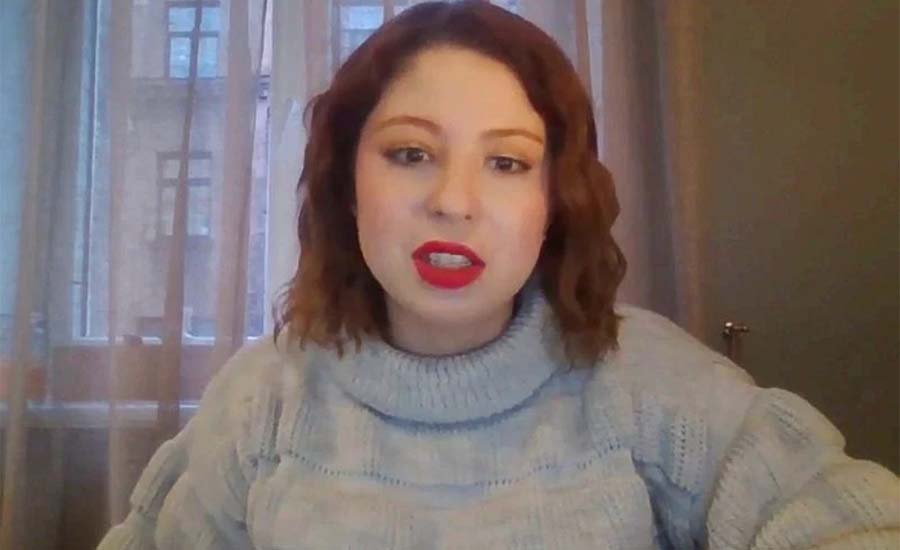 সাক্ষাৎকার বোর্ডে খুলতে বাধ্য করা হলো তরুণীদের পোশাক