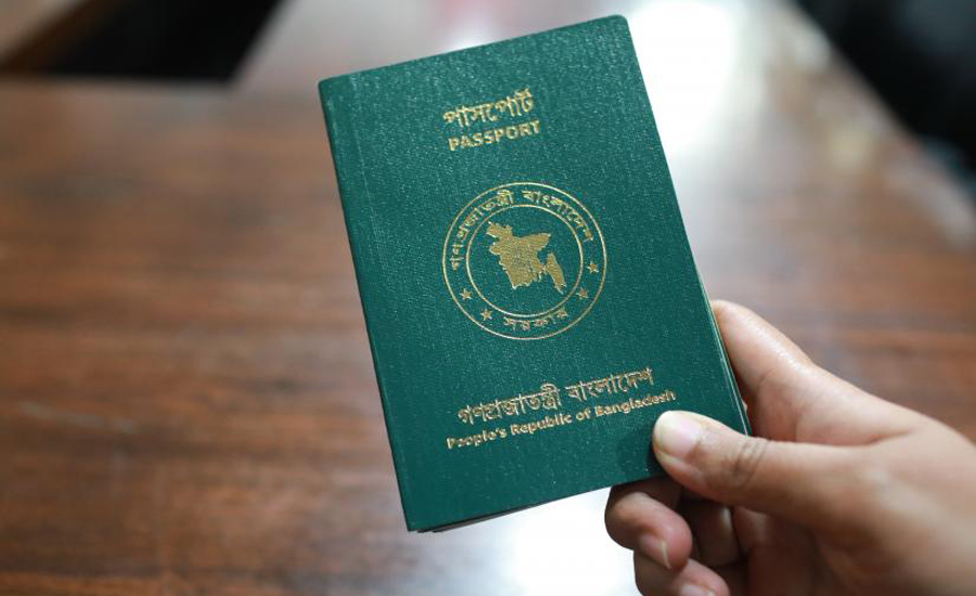 বয়স ৬৫ হলেই কম মেয়াদের পাসপোর্ট দেয়া হচ্ছে কি আয়ু ফুরিয়ে আসছে বলে?