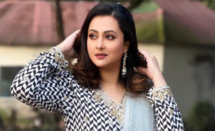 বিয়ের পর আরও বয়স কমছে পূর্ণিমার