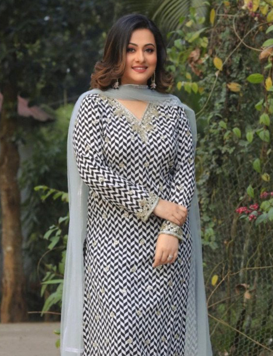 বিয়ের পর আরও বয়স কমছে পূর্ণিমার