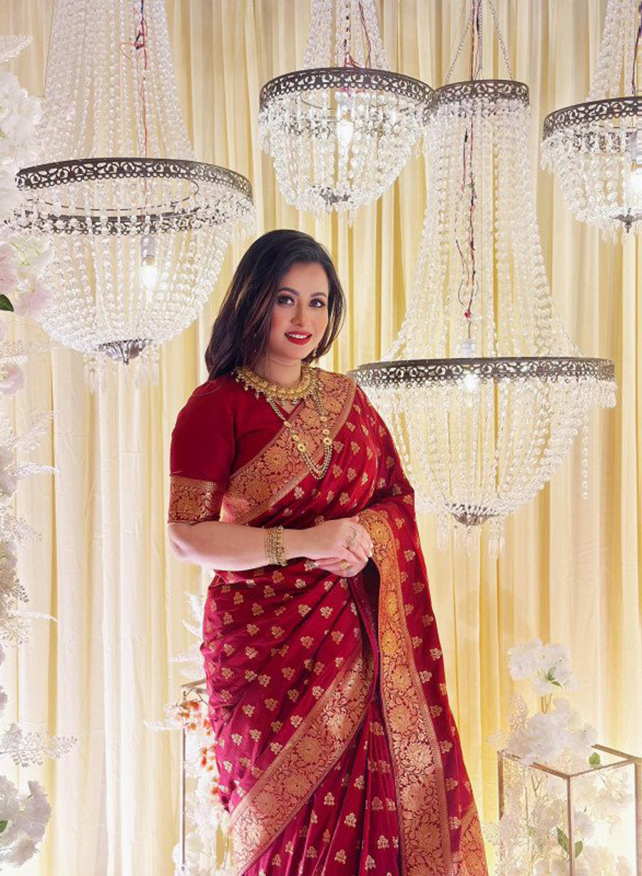 বিয়ের পর আরও বয়স কমছে পূর্ণিমার