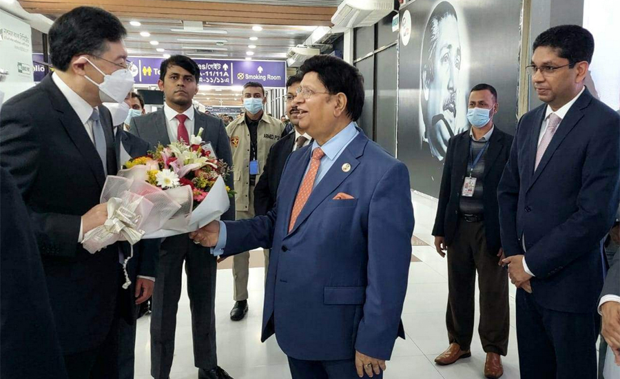 রাতের ঢাকায় চীনা পররাষ্ট্রমন্ত্রীর ৫২ মিনিট