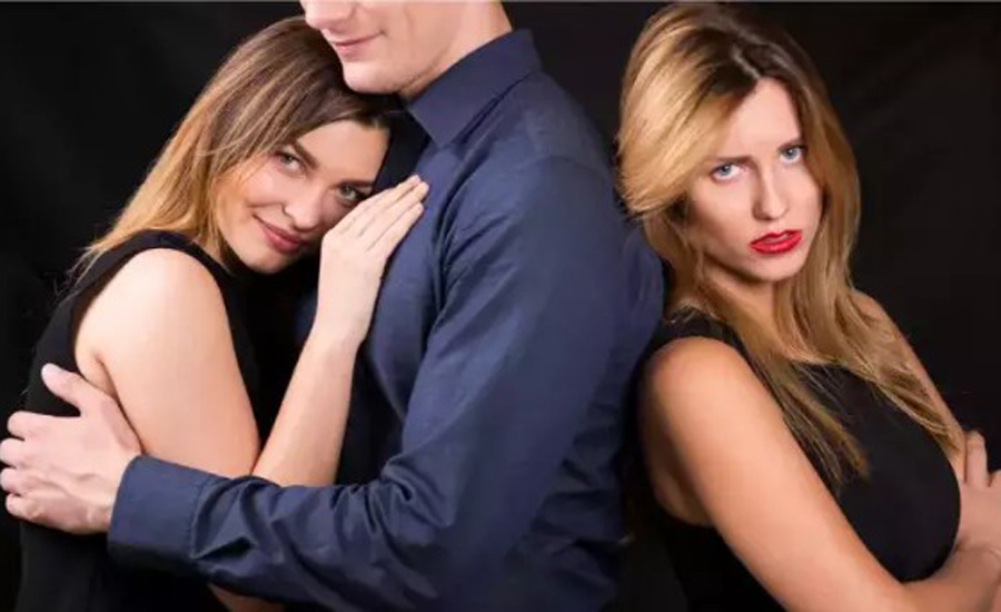 কেন সুন্দরী স্ত্রী থাকতেও অন্য নারীর প্রেমে গলে যান পুরুষ? ফাঁস হল গোপন তথ্য