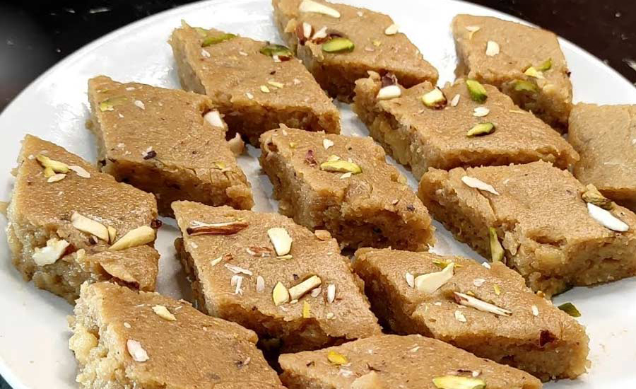  বাড়ি বাড়ি হোক পিঠে নিয়ে বিলাসিতা! মিষ্টি তো বটেই, ঝালও যেন বাদ না পড়ে