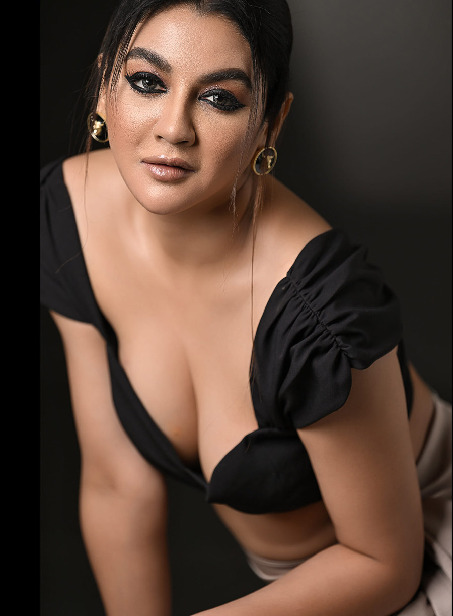 ফেসবুকে পোস্ট করা আলোচিত সেই ছবিগুলো নিয়ে যা বললেন জয়া