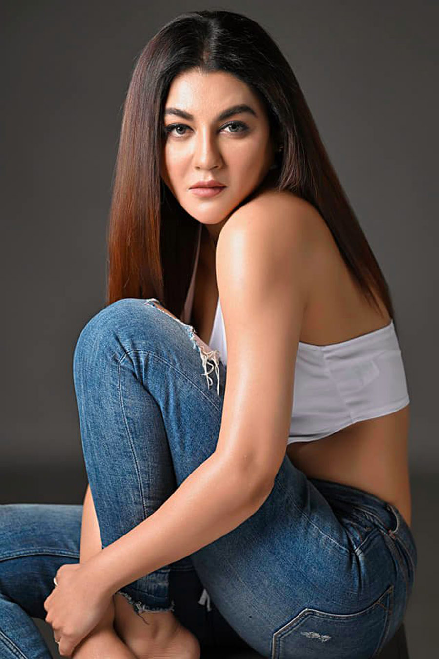ফেসবুকে পোস্ট করা আলোচিত সেই ছবিগুলো নিয়ে যা বললেন জয়া