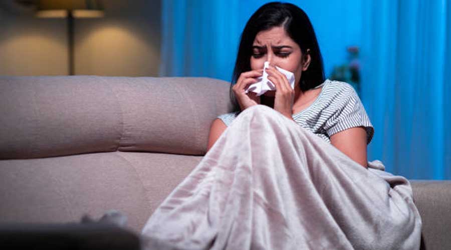 কখনও ঠান্ডা, কখনও গরম! খামখেয়ালি আবহাওয়ায় কী ভাবে সুস্থ থাকবেন? কী বলছেন চিকিৎসক?