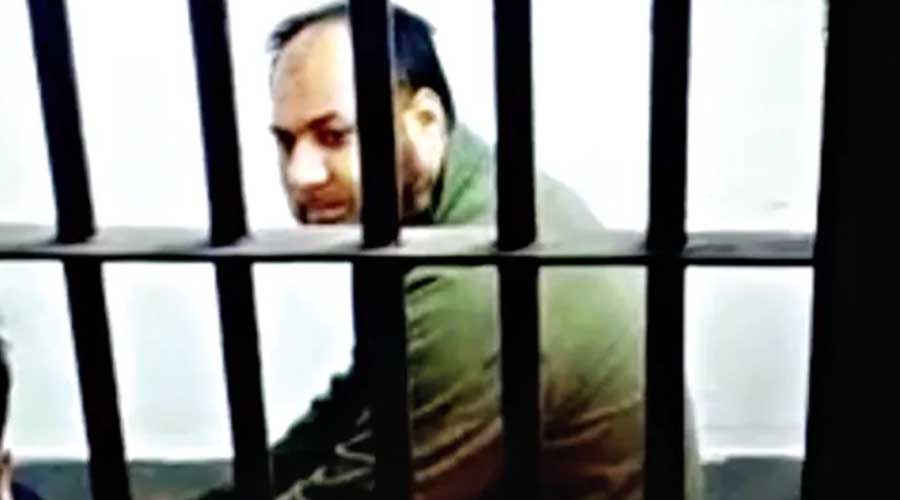 সাত দিন ধরে নিখোঁজ আইনজীবী, ছবিতে দেখা গেল থানায়, পুলিশ বলছে জানি না