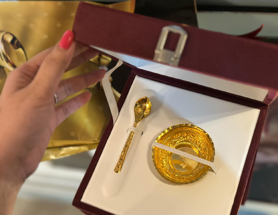 সোনার চামচে রাজ-পরীমণির ছেলের মুখে ভাত!