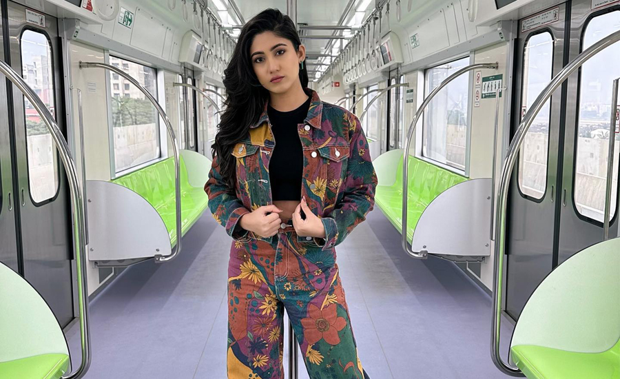 মেট্রোরেলে উঠে ভাইরাল সাফা