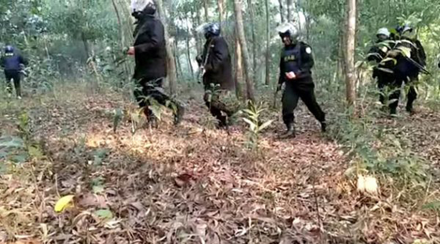 বান্দরবানে র‌্যাব-‘জঙ্গি’ গোলাগুলি চলছে