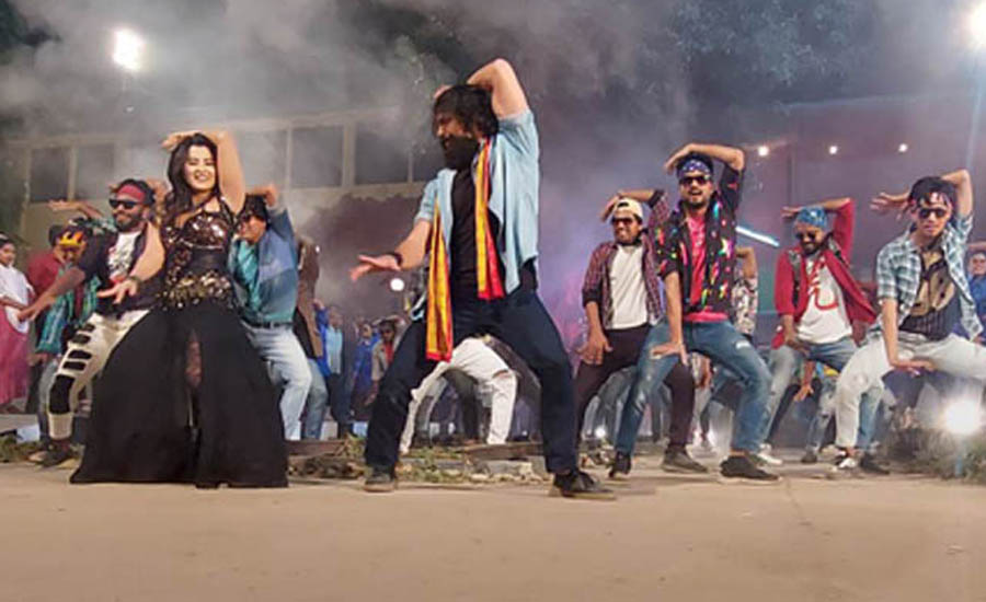 রাতভর বুবলীকে নাচালেন চন্দন