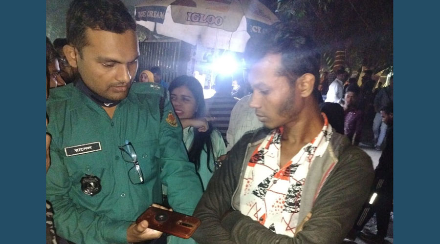 বইমেলায় ছিনতাইকারীর উৎপাত, ছাত্রলীগ নেতাসহ আটক ৩