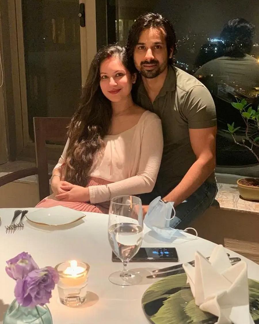 ট্রান্সপারেন্ট পোশাকে সাহসীকতার সীমা ছাড়ালেন পূজা ব্যানার্জি, ছবি দেখে হার্টবিট বেড়েছে পুরুষ ভক্তদের