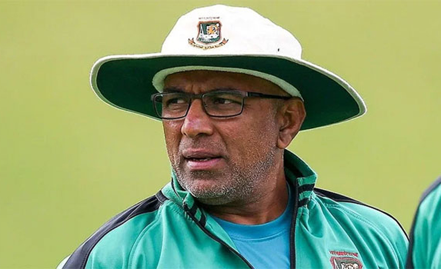 বাংলাদেশে ফিরেই তিন প্রশ্নের মুখে হাথুরুসিংহে