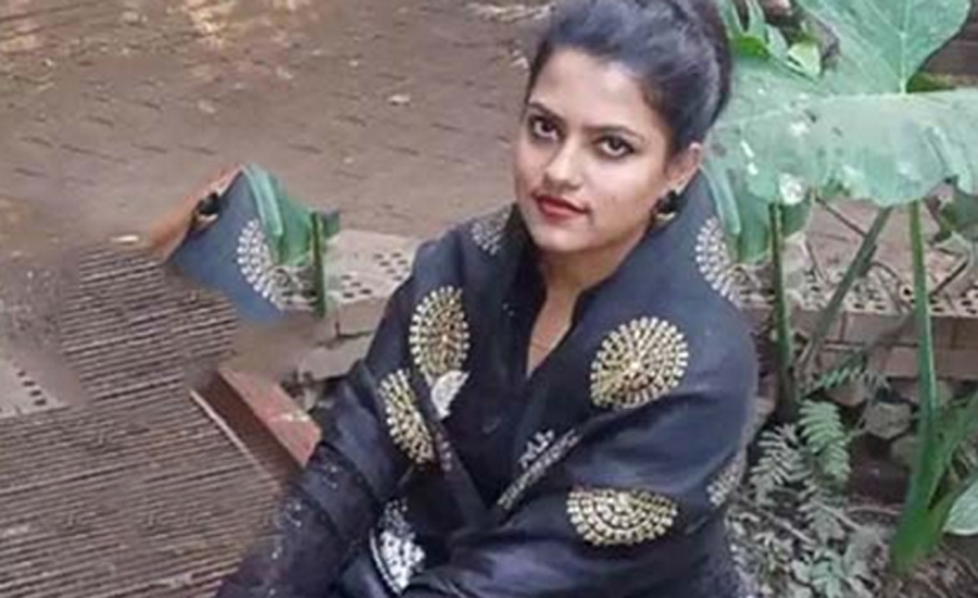 প্রেমের টানে যুক্তরাষ্ট্রে চলে গেলেন শিক্ষিকা, যশোরে পাচ্ছেন বেতন