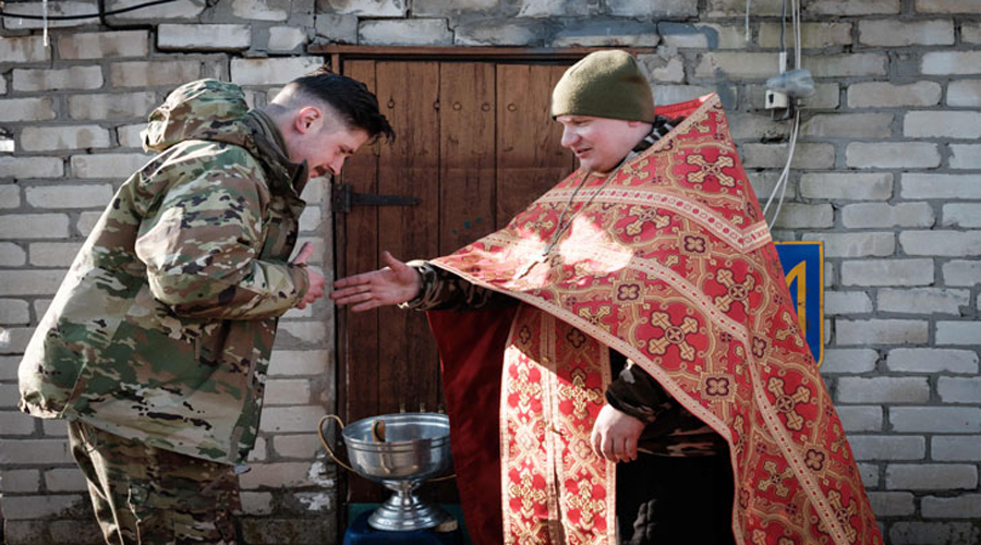 দিন-রাত ঈশ্বরকে ডাকছে ইউক্রেনের সেনারা